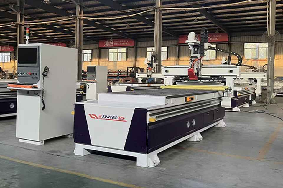 Fresatrice CNC vs. Router CNC: Distinzioni chiave per la produzione 1 Macchine CNC Router 03