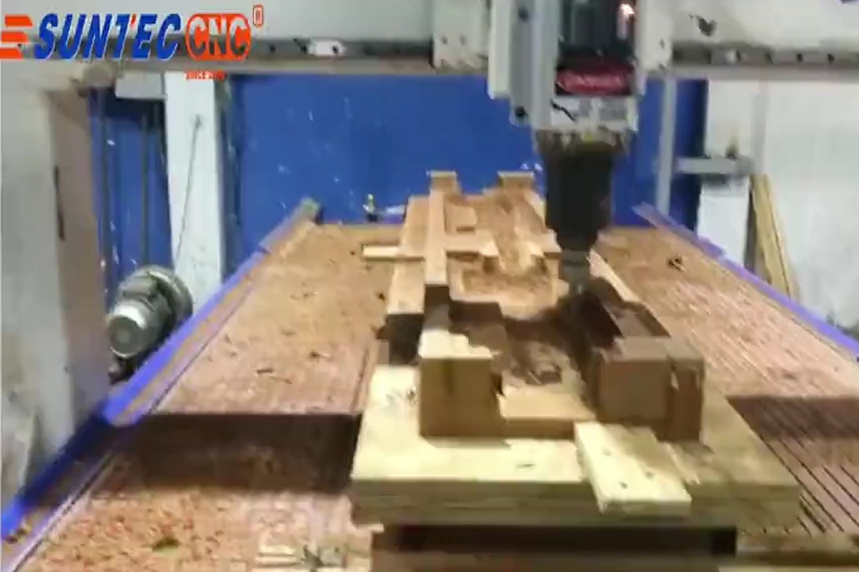 Creazione di mobili personalizzati con un router CNC a 4 assi 1 Router CNC a 4 assi
