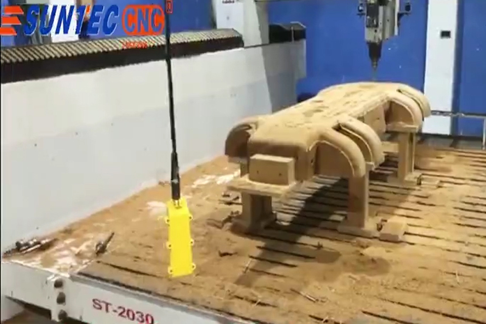 Creazione di mobili personalizzati con un router CNC a 4 assi 2 Router CNC a 4 assi