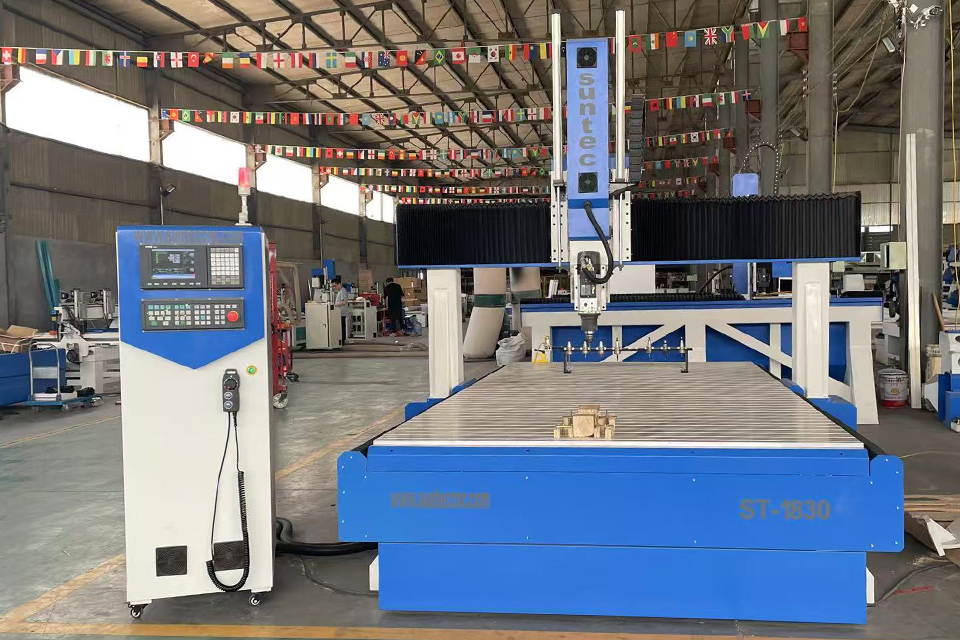 Creazione di mobili personalizzati con un router CNC a 4 assi 3 Router CNC a 4 assi